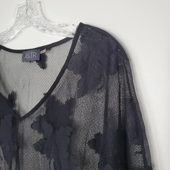 ASTR THE LABEL | Lace Tassel Top | S - Picture 4 of 8